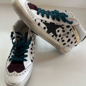 Golden Goose Sneakers. In great condition. Size 38. Super cute shoes.